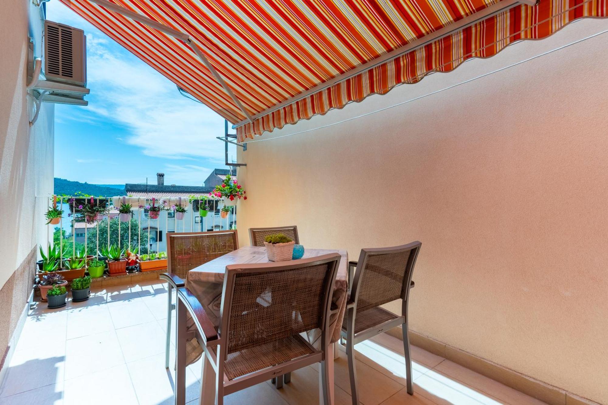 Apartman Laura Cres Exterior photo